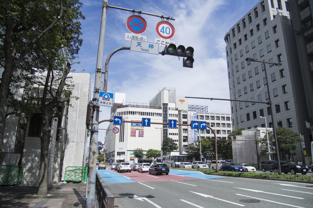 福岡の天神の写真の町の風景です。