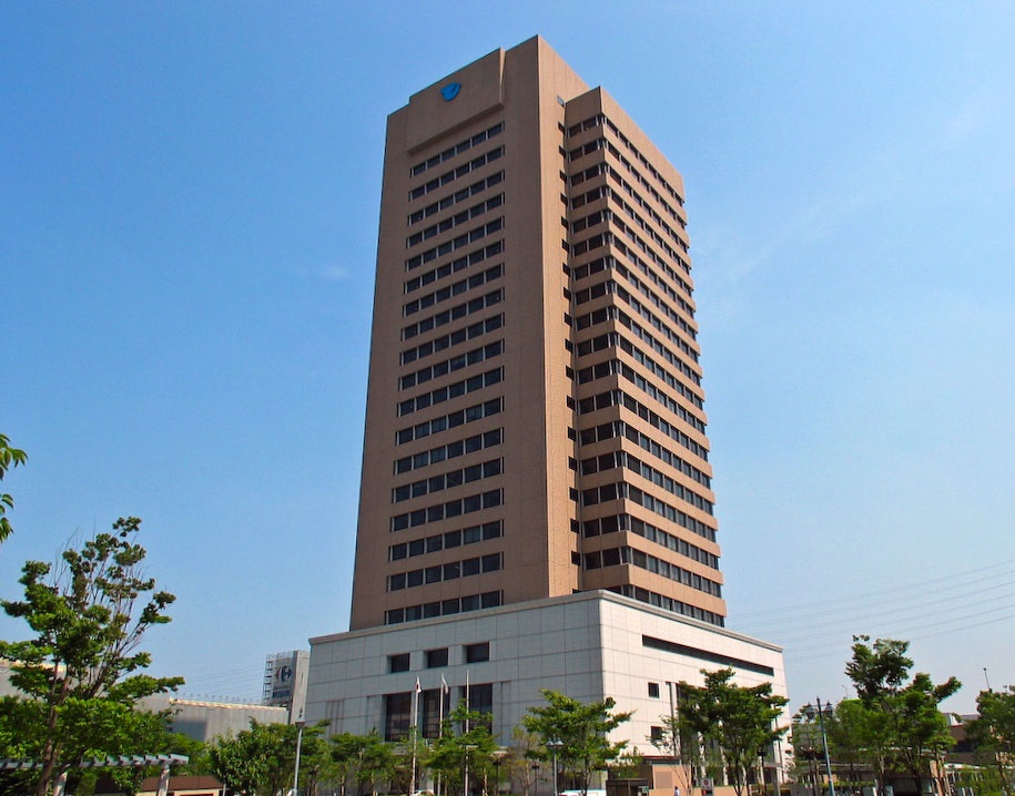 東大阪市役所の外観画像です。