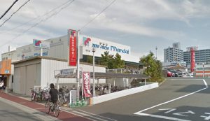 河内松原駅すぐのスーパー万代松原店の画像です。
