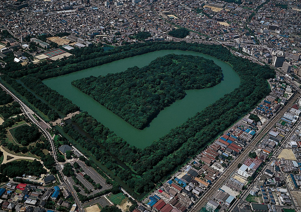 仁徳航天皇陵古墳の全体画像です。