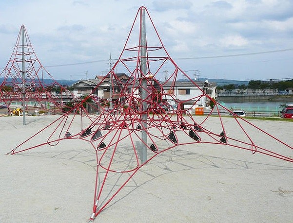 峰塚公園／羽曳野市です。