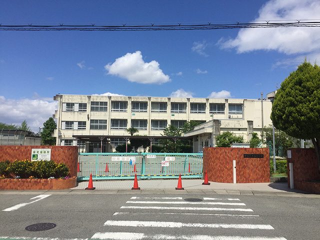 「土師（はぜ）小学校」の画像です