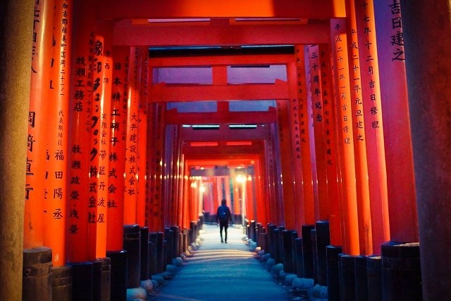夏の旅行は関西の神社でライトアップを楽しもう イエモア